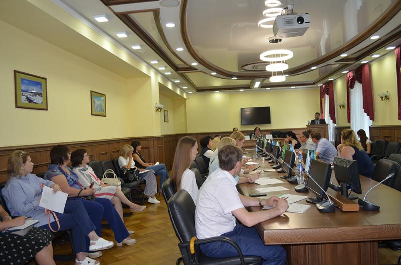 Работа со счетами эскроу, продление надзорных каникул и другие вопросы обсудили в алтайском Росреестре на семинаре для бизнеса