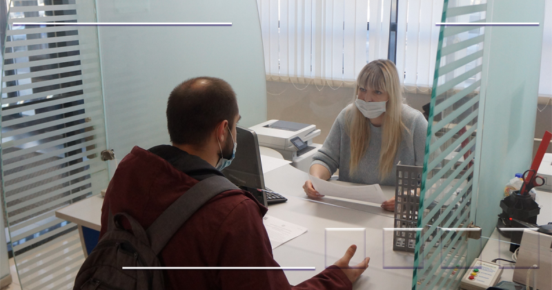 Специалисты Росреестра и Кадастровой палаты проконсультировали граждан в МФЦ