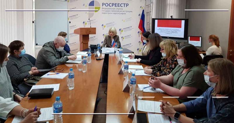 В Мурманском Росреестре обсудили порядок проведения комплексных кадастровых работ с садоводческими товариществами Кольского района