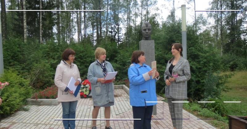 Карельский Росреестр передал издание «Имена героев  на карте России» историко-краеведческому музею Суоярвского района