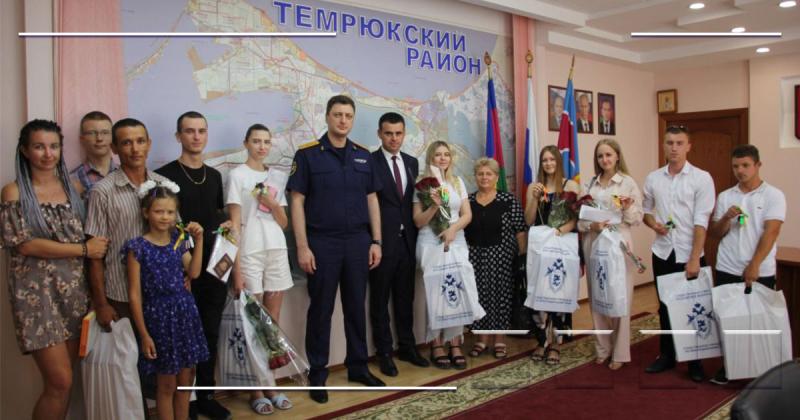 Торжественное вручение ключей от квартир детям-сиротам