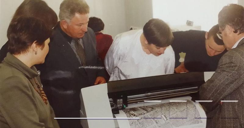 Исторический фотофакт от омского Росреестра в месяц, посвященный картографии