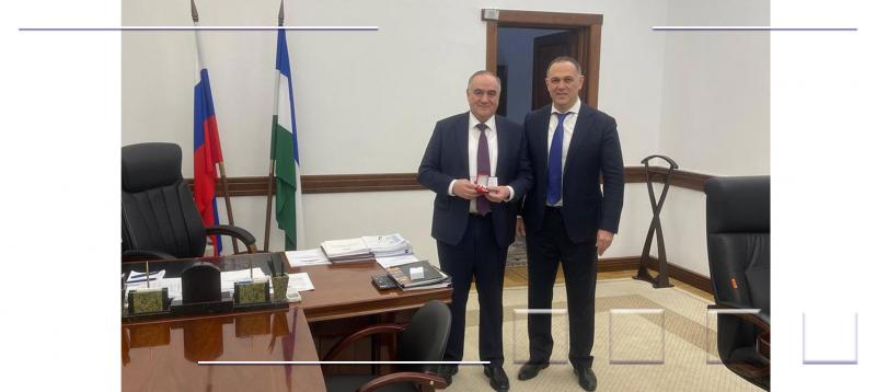Лица, оказывающие содействие в решение задач, возложенных на Федеральную службу государственной регистрации, кадастра и картографии награждены нагрудным знаком «15 лет Росреестру»