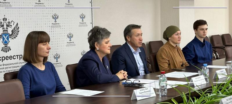 День работника геодезии и картографии в саратовском Росреестре отметили за «круглым столом»