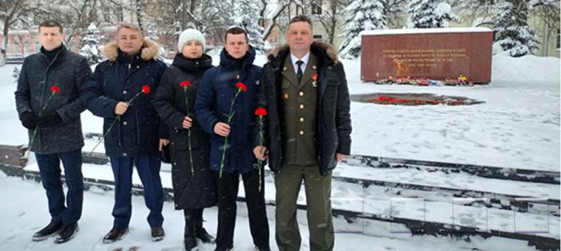 Помним и чтим: сотрудники Управления Росреестра Вологодской области возложили цветы к Вечному огню