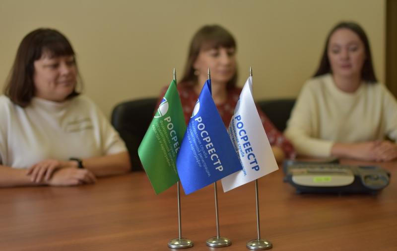 СПЕЦИАЛИСТЫ УПРАВЛЕНИЯ РОСРЕЕСТРА ПРОВЕЛИ ТЕЛЕФОННОЕ КОНСУЛЬТИРОВАНИЕ ГРАЖДАН