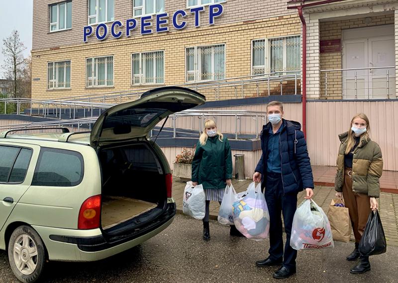 Псковский Молодёжный совет Управления Росреестра принял участие в в благотворительной акции «вторая жизнь вещам»